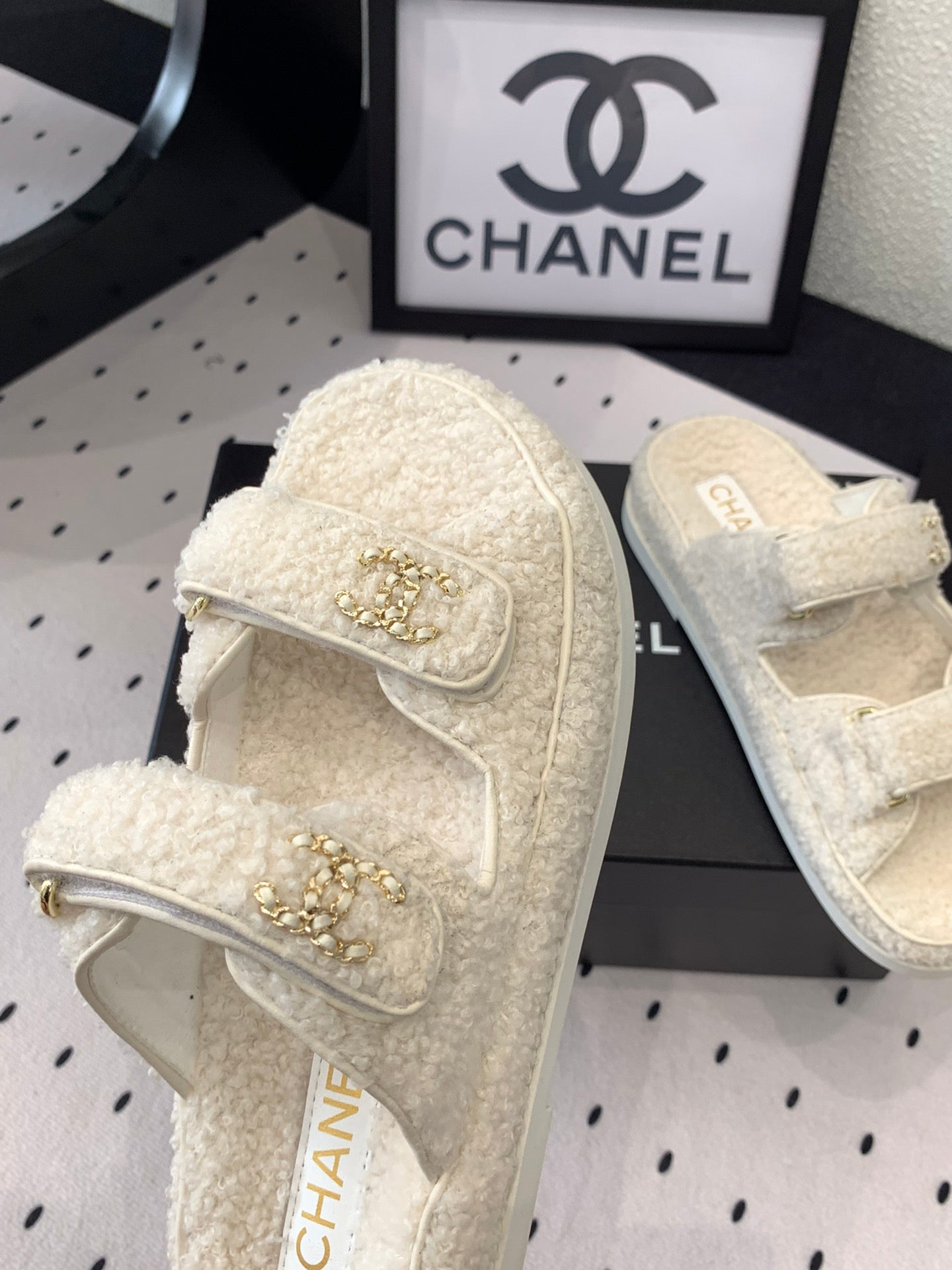 CC DAD SANDAL MULE IN WHITE LAMB FUR