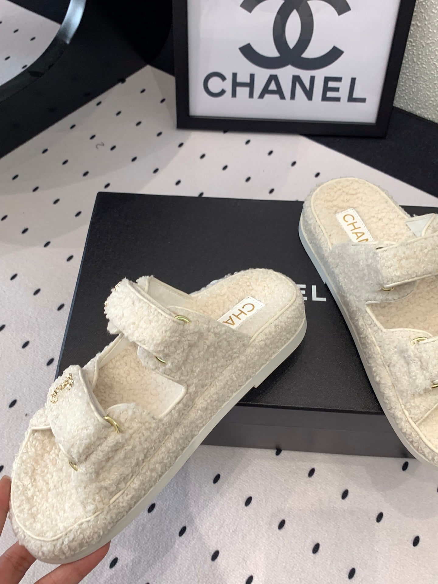 CC DAD SANDAL MULE IN WHITE LAMB FUR