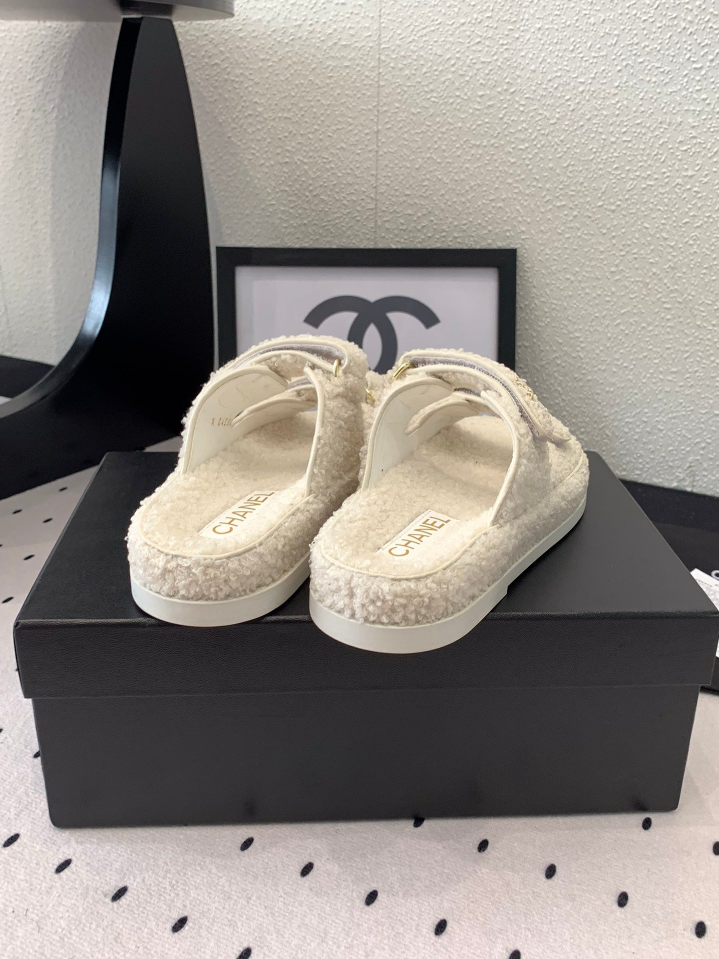 CC DAD SANDAL MULE IN WHITE LAMB FUR