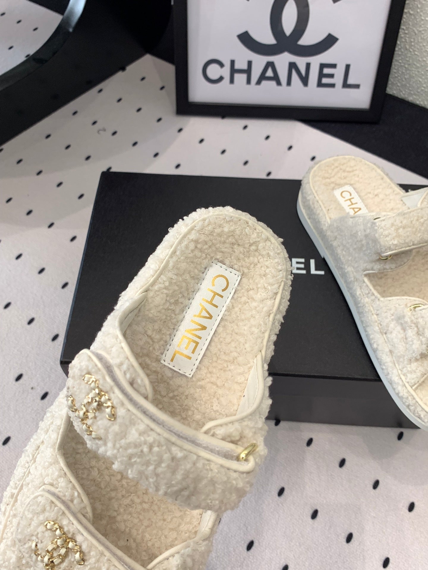 CC DAD SANDAL MULE IN WHITE LAMB FUR