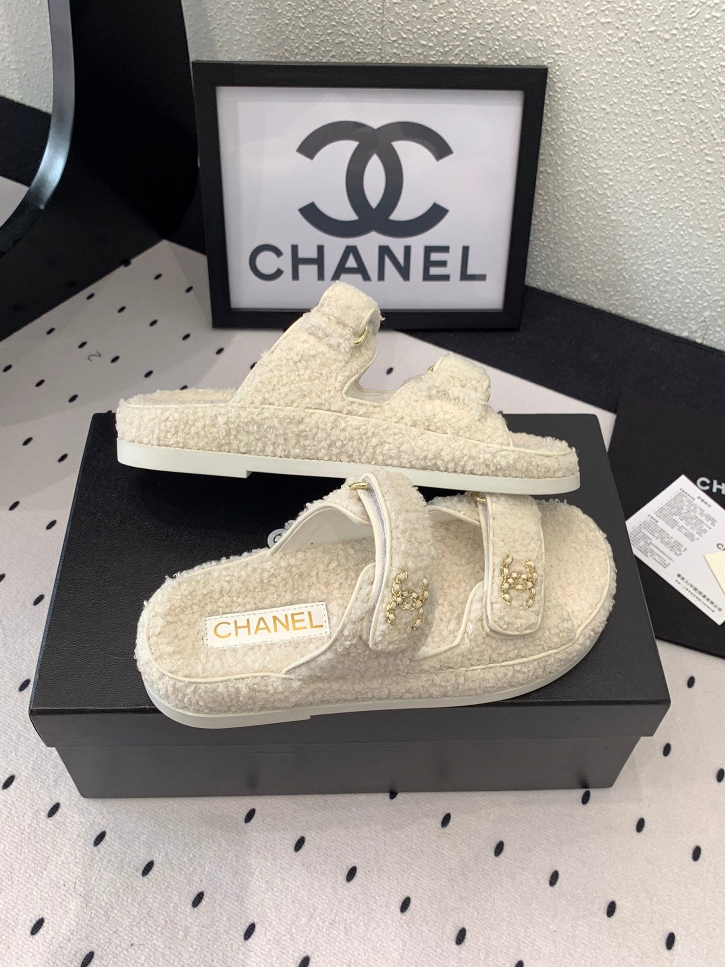 CC DAD SANDAL MULE IN WHITE LAMB FUR