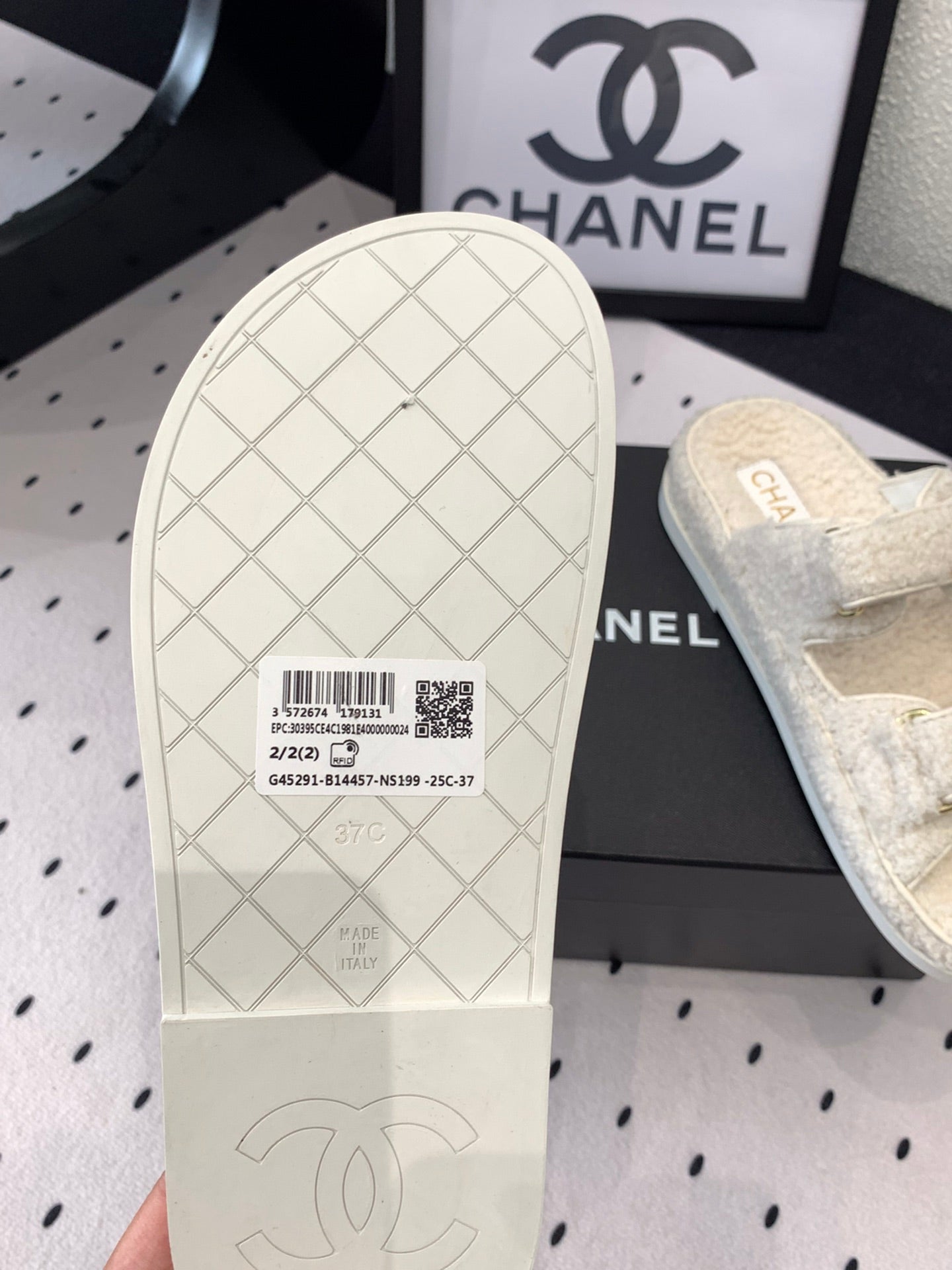 CC DAD SANDAL MULE IN WHITE LAMB FUR