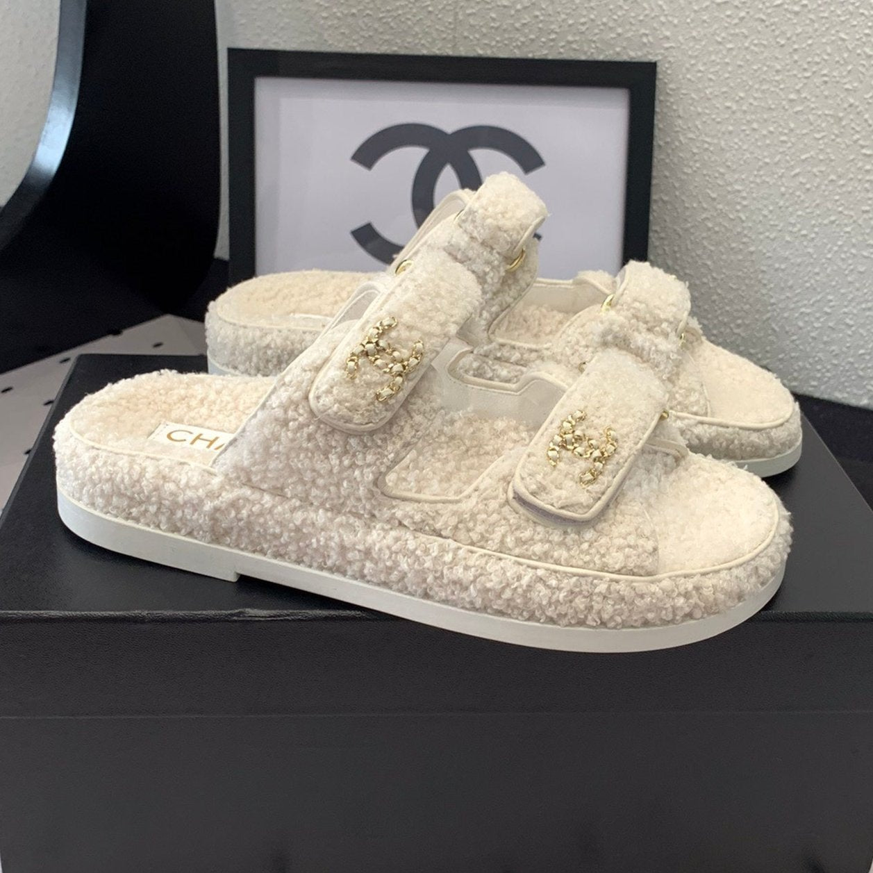 CC DAD SANDAL MULE IN WHITE LAMB FUR