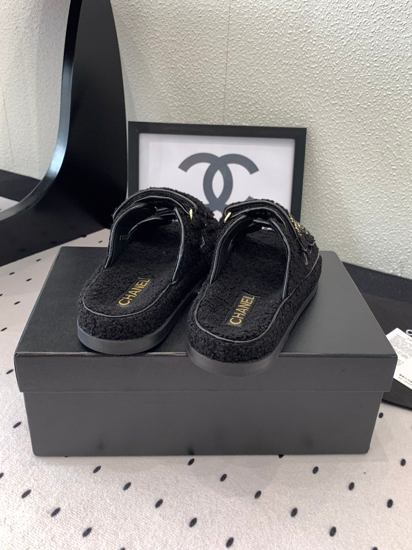 CC DAD SANDAL MULE IN BLACK LAMB FUR