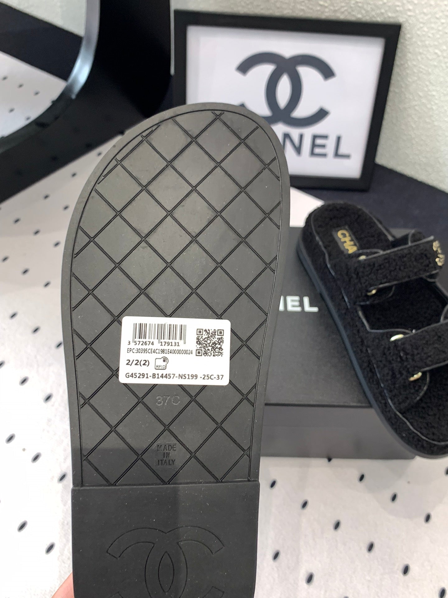 CC DAD SANDAL MULE IN BLACK LAMB FUR