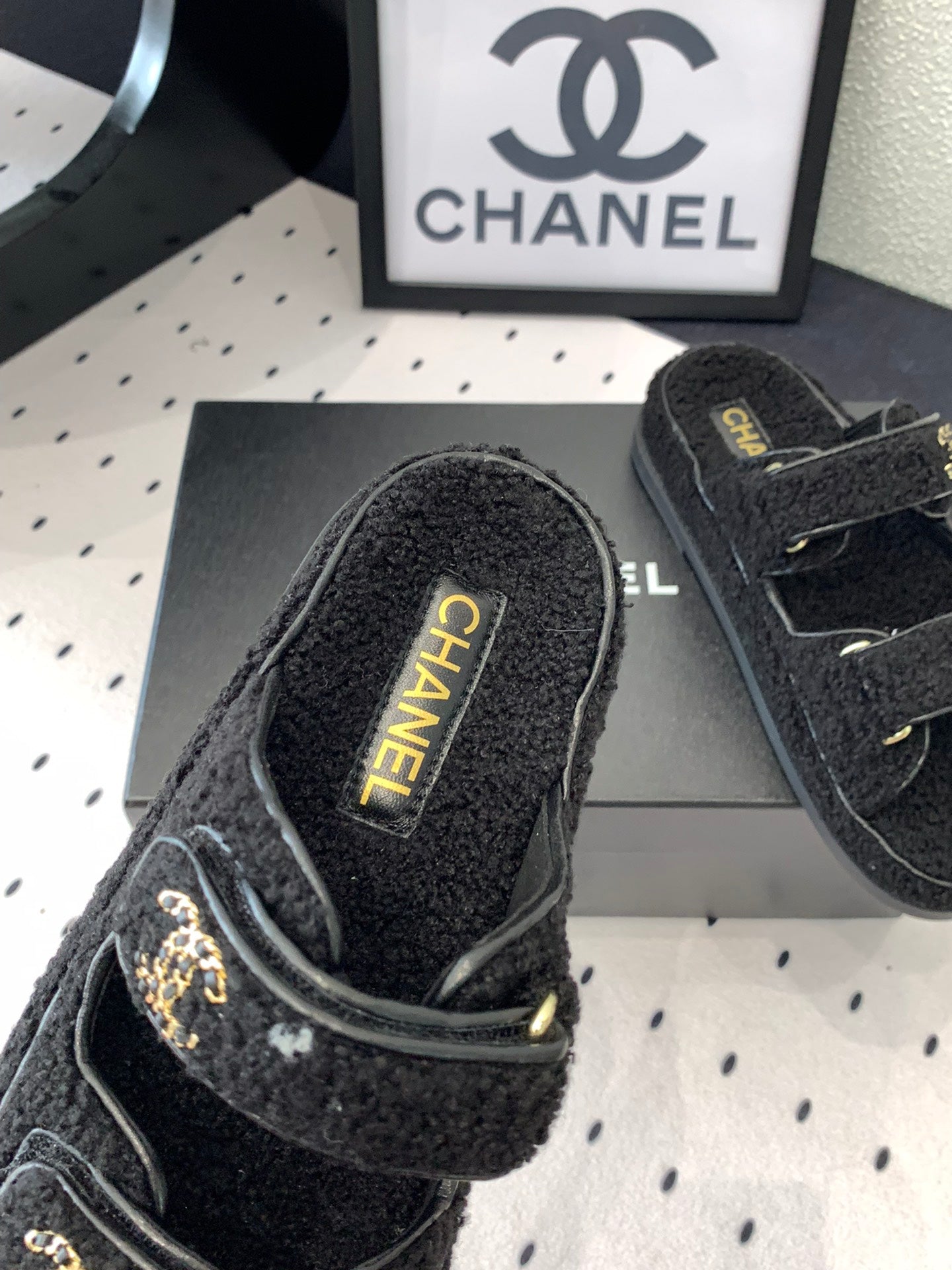 CC DAD SANDAL MULE IN BLACK LAMB FUR