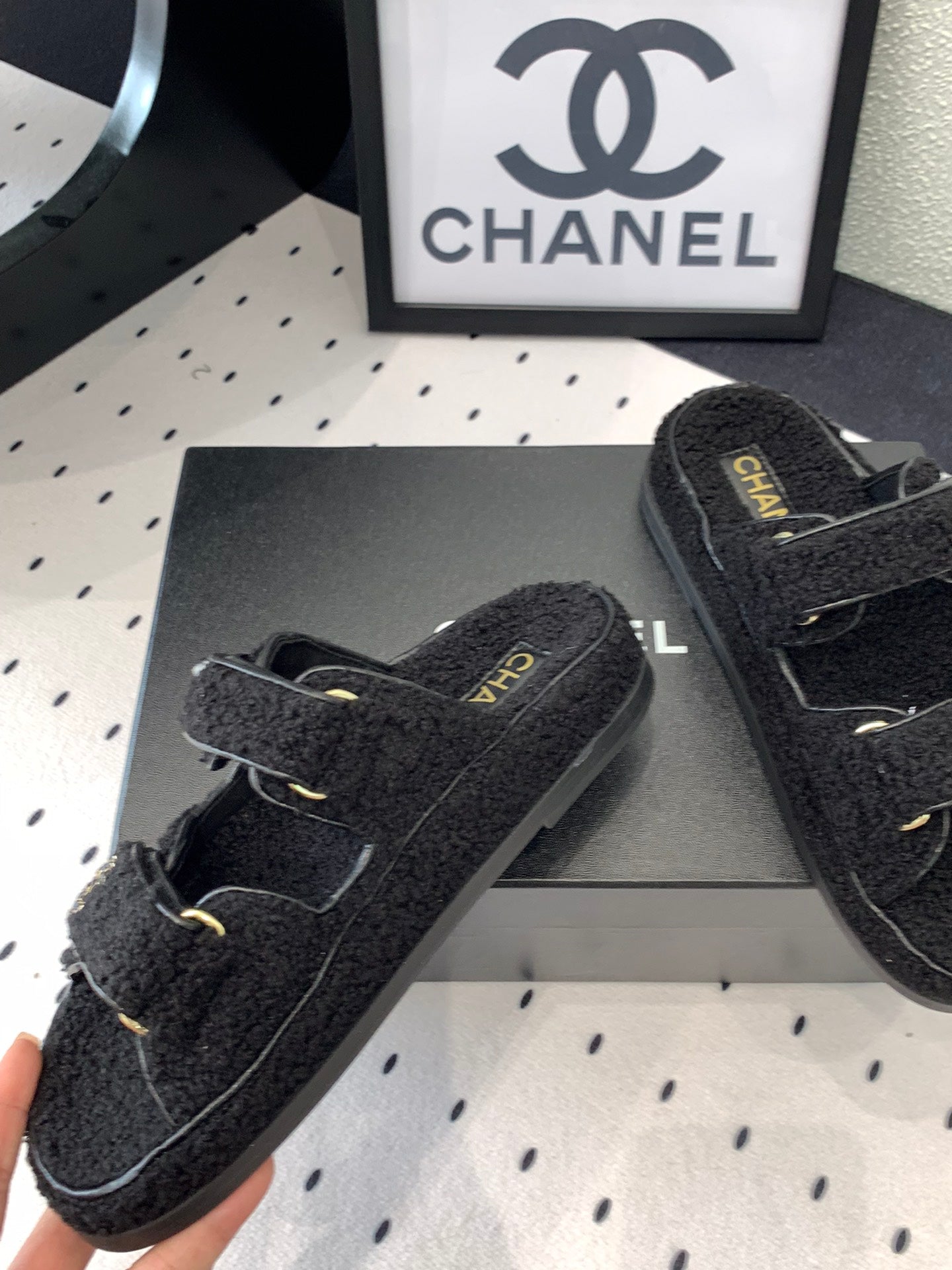 CC DAD SANDAL MULE IN BLACK LAMB FUR