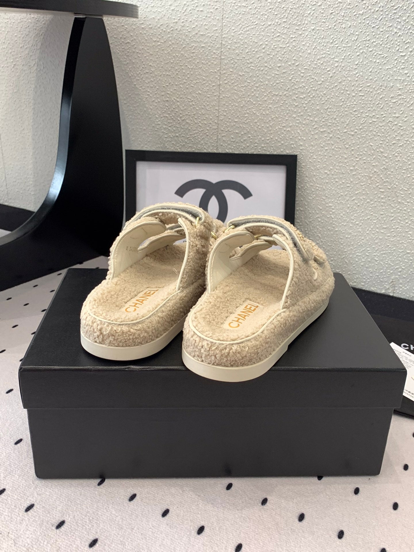 CC DAD SANDAL MULE IN ECRU BEIGE LAMB FUR