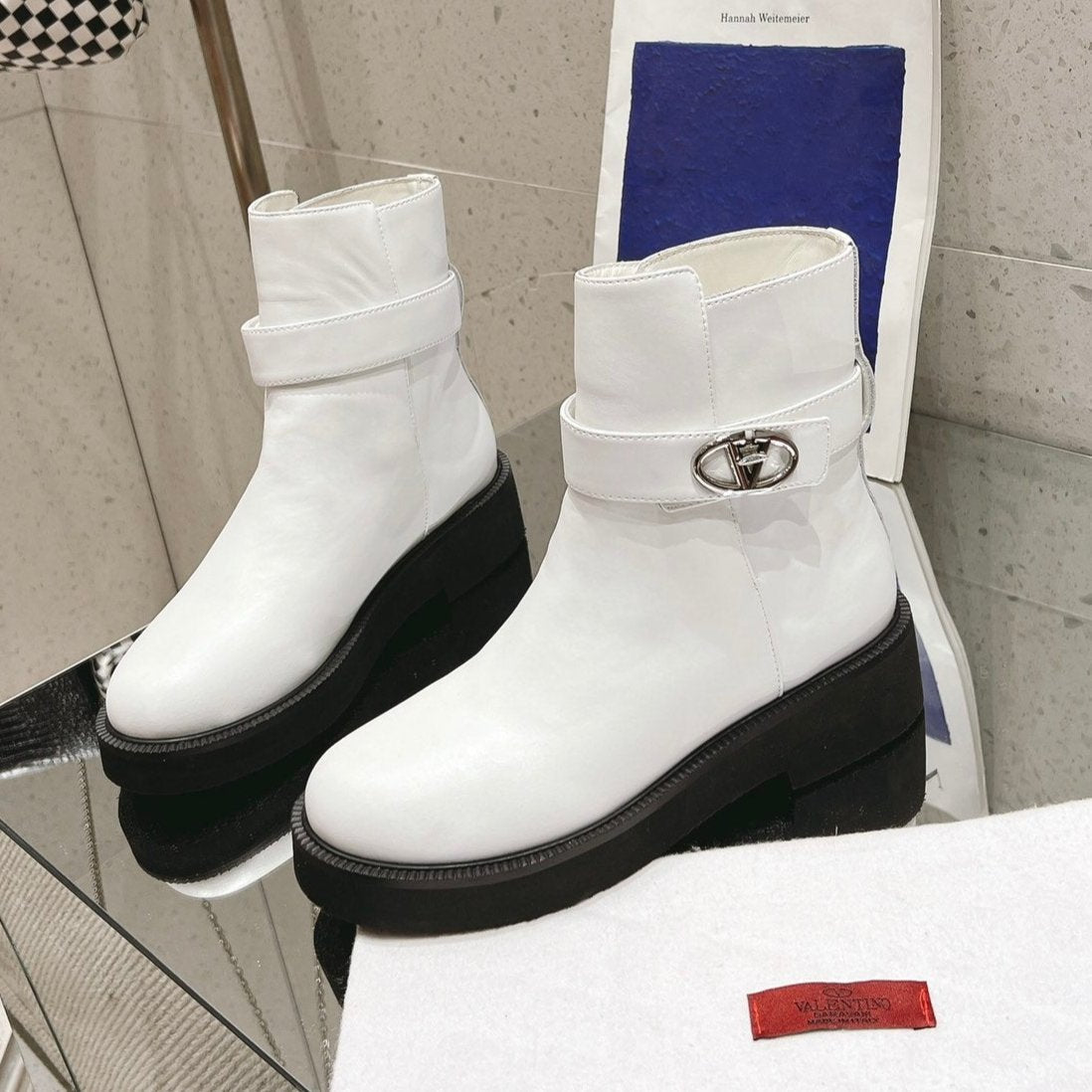 VLOGO LOCKER WHITE CALFSKIN ANKLE BOOT 40MM