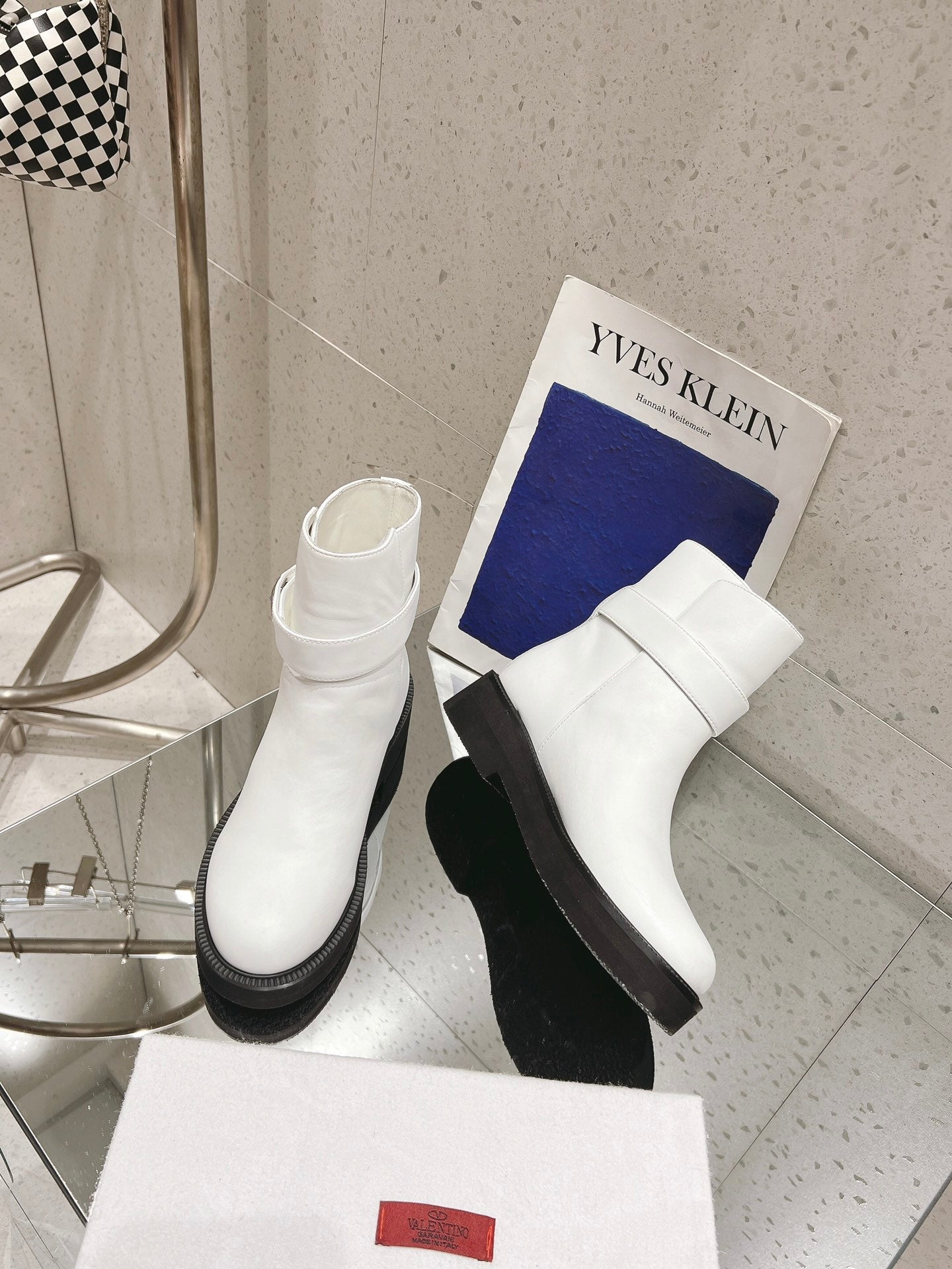 VLOGO LOCKER WHITE CALFSKIN ANKLE BOOT 40MM