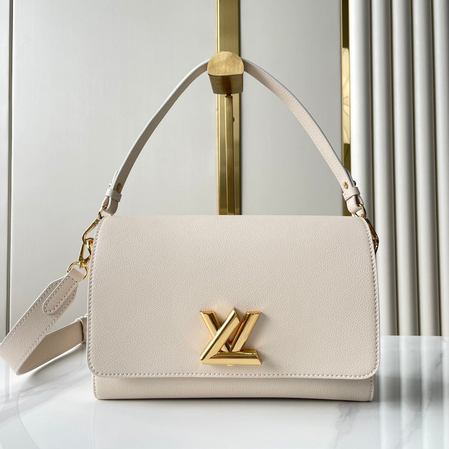 SOFT TWIST 27 IN WHITE CALFSKIN GOLD LOGO