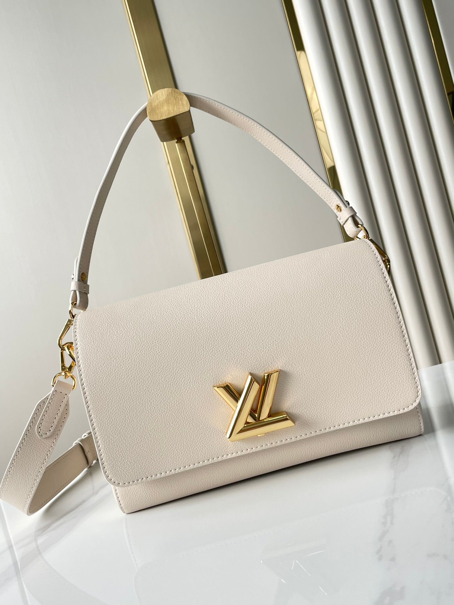 SOFT TWIST 27 IN WHITE CALFSKIN GOLD LOGO