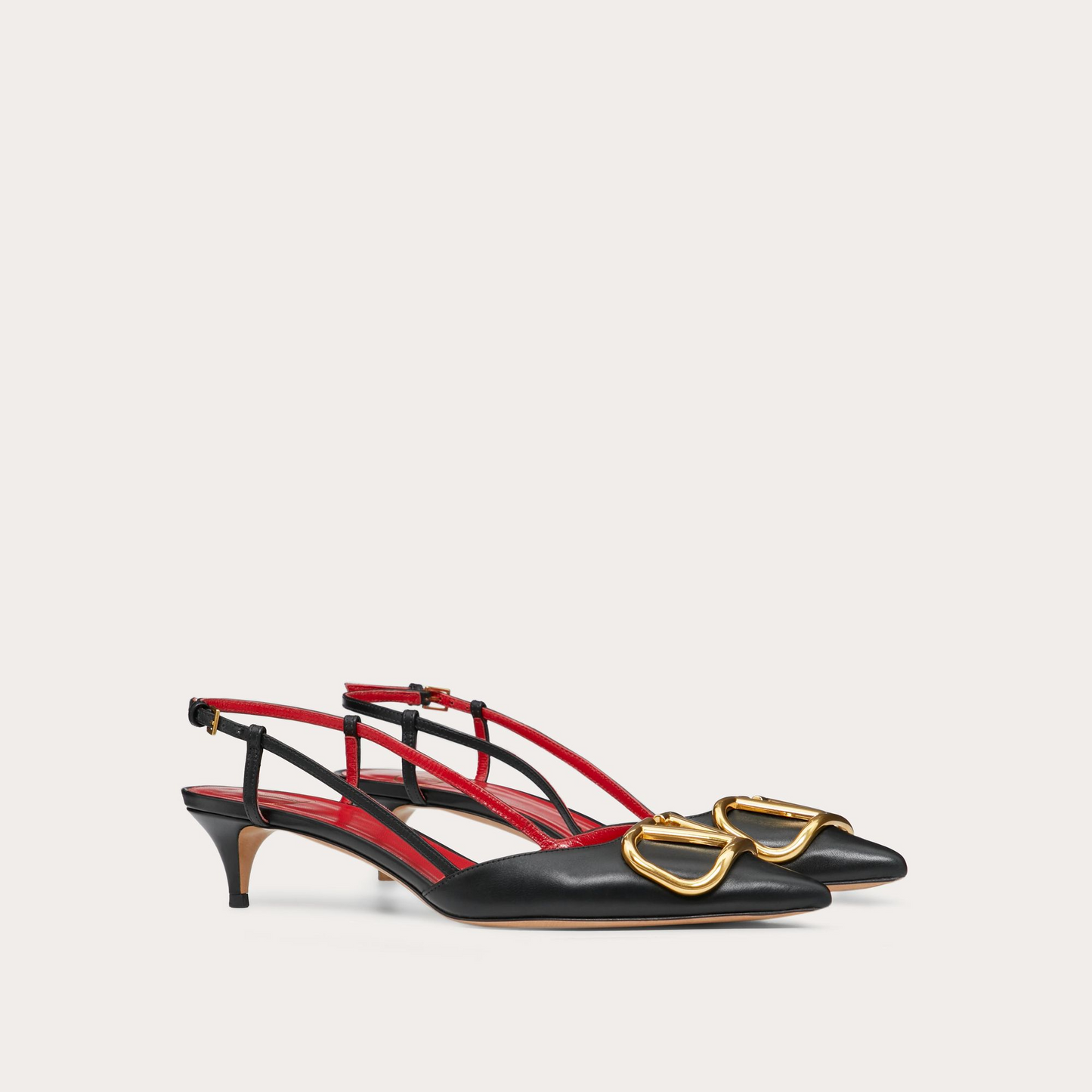 VLOGO SIGNATURE BLACK CALFSKIN SLINGBACK PUMP