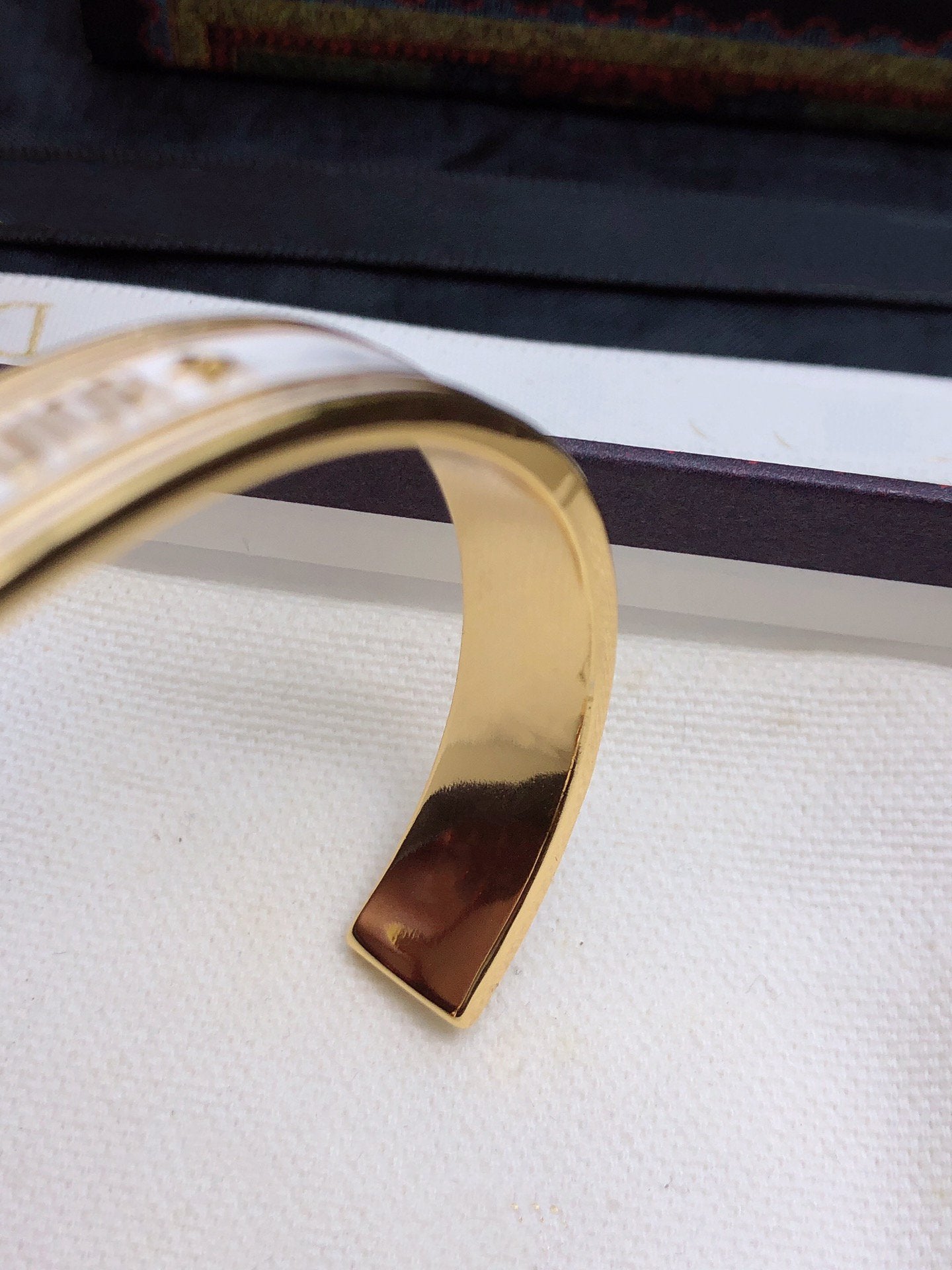 CODE BANGLE GOLD WHITE METAL AND LACQUER BRACELET