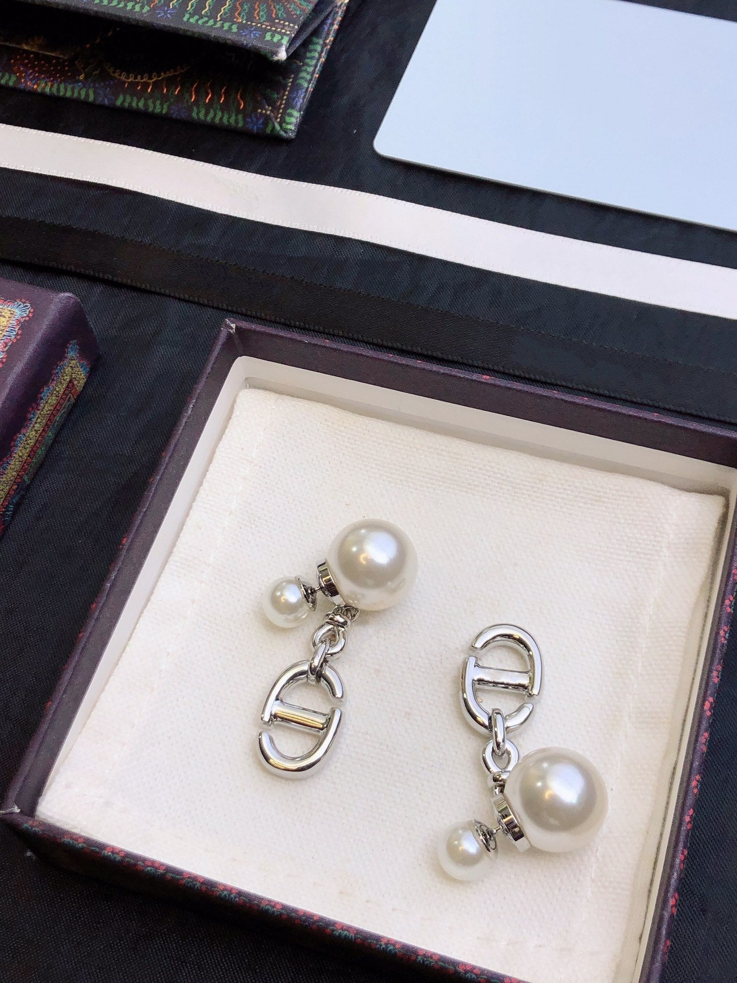 CD DROP PEARL TRIBALES EARRINGS SILVER