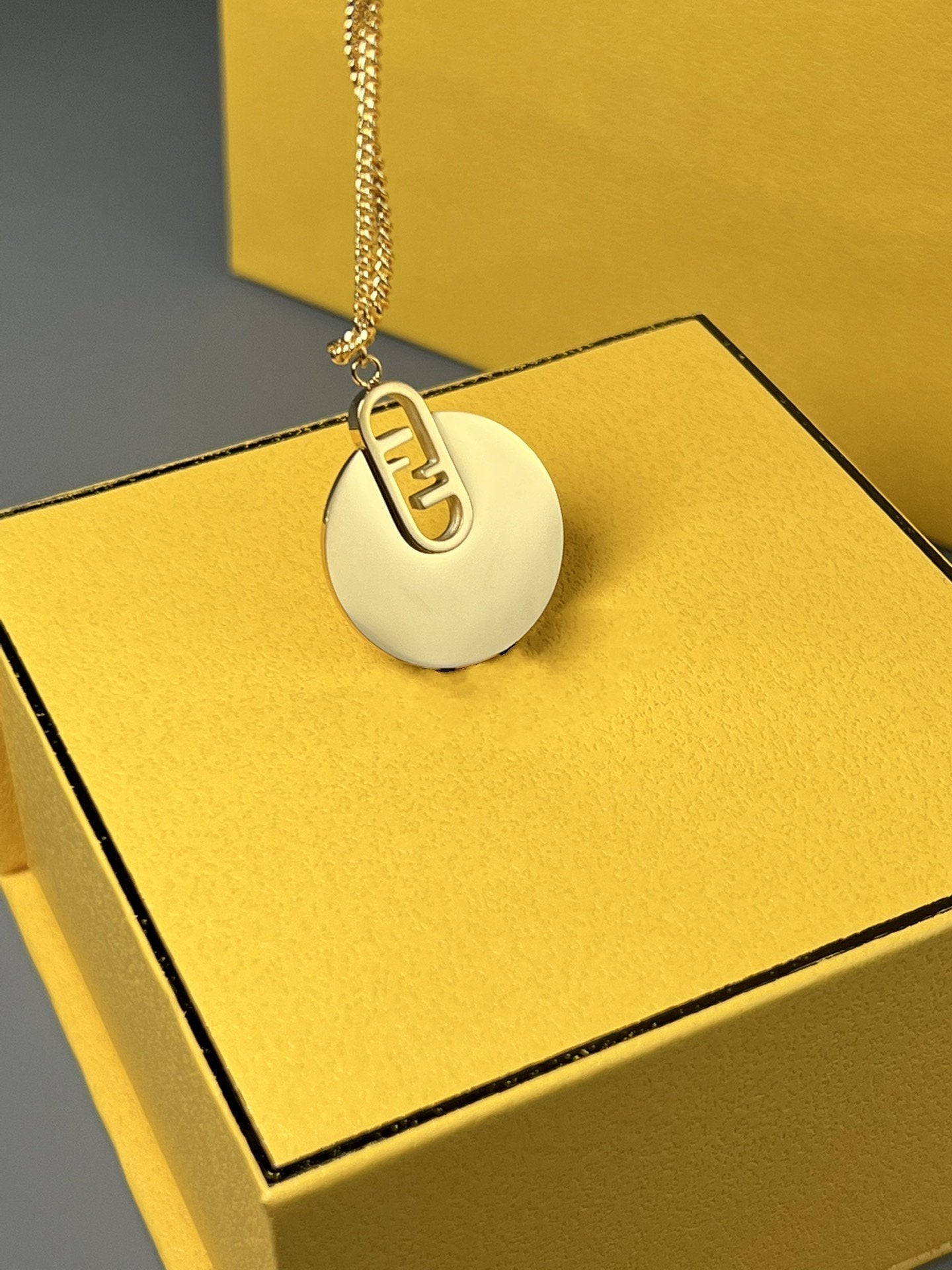 O'LOCK GOLD NECKLACE