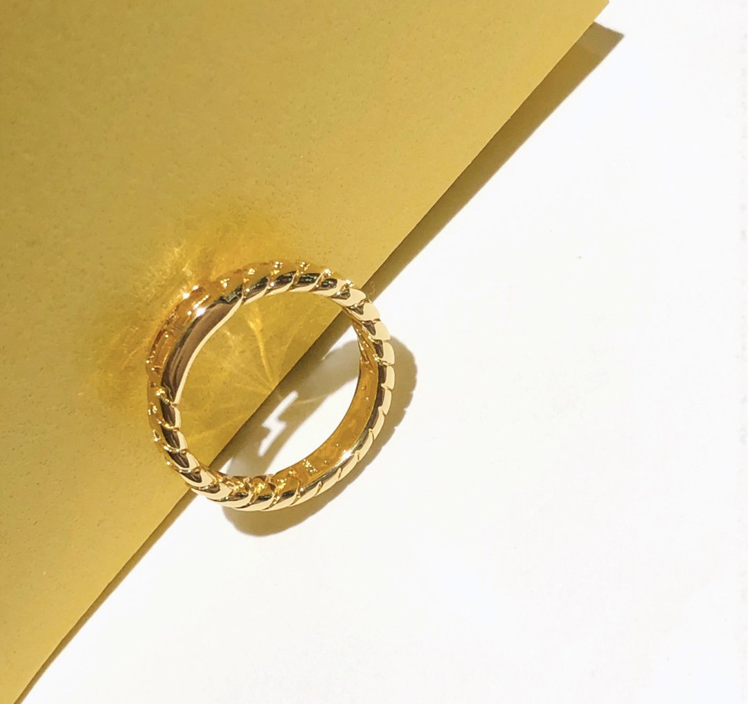 BAGUETTE RING GOLD