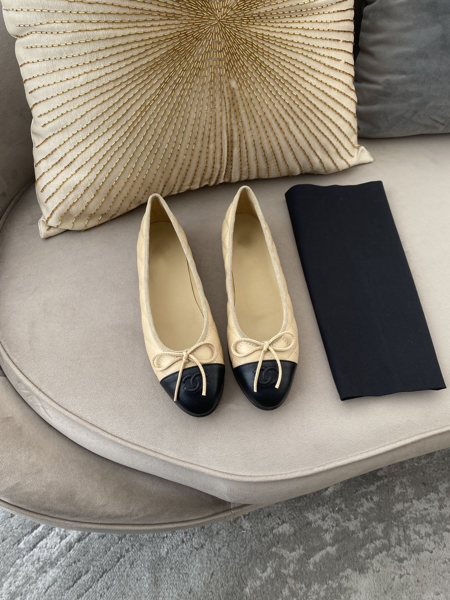 ballet flats beige black quilted lambskin