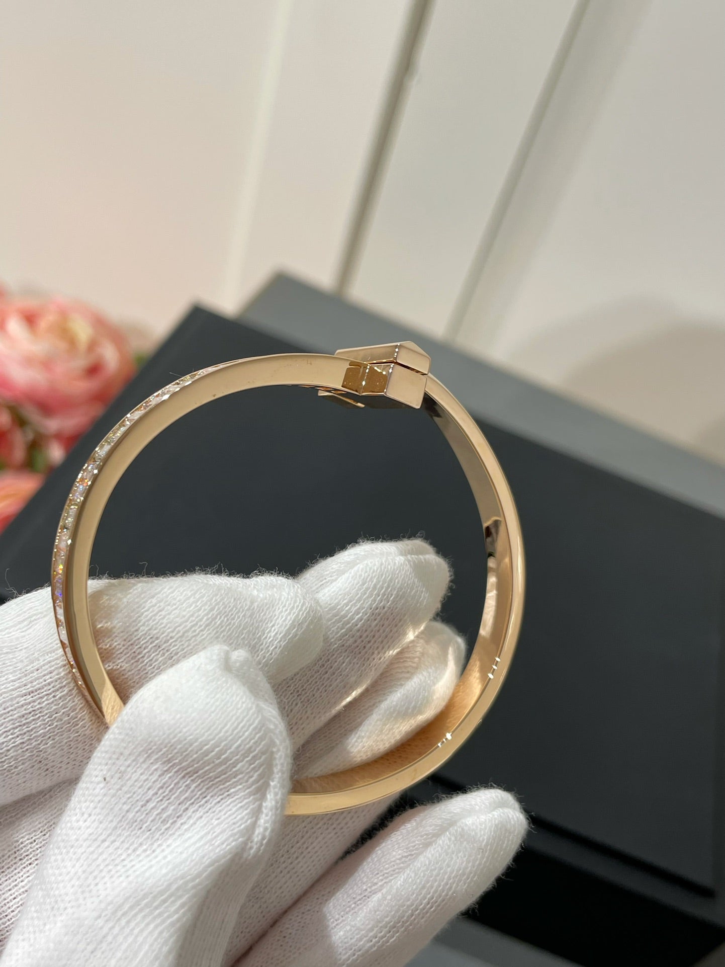 WIDE HINGED BANGLE PINK GOLD WITH BAGUETTE DIAMONDS