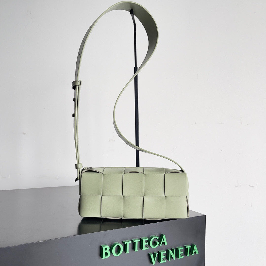 BV SMALL BRICK 24CM LIGHT GREEN LAMBSKIN