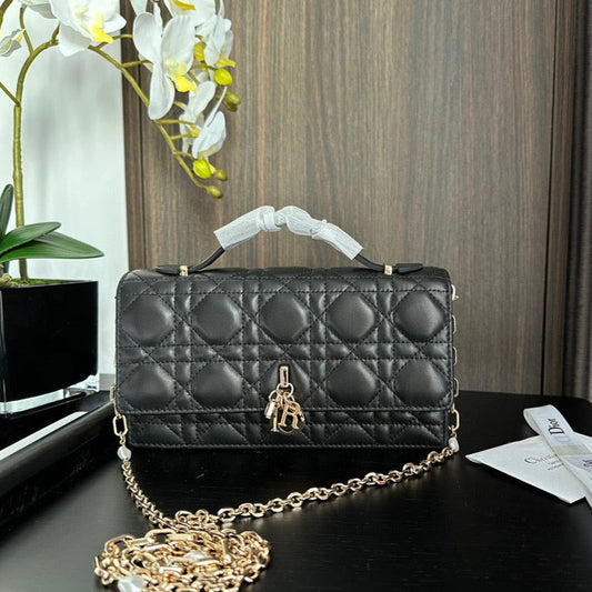 MISS CD 21CM BLACK LAMBSKIN