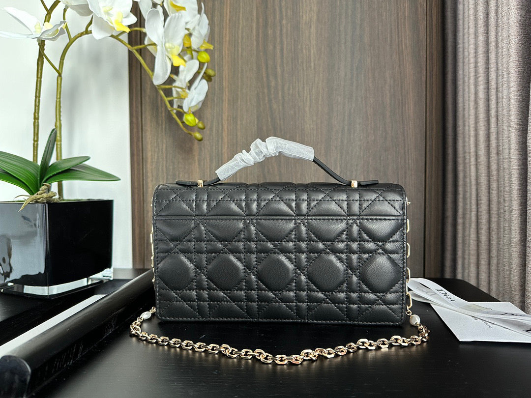 MISS CD 21CM BLACK LAMBSKIN