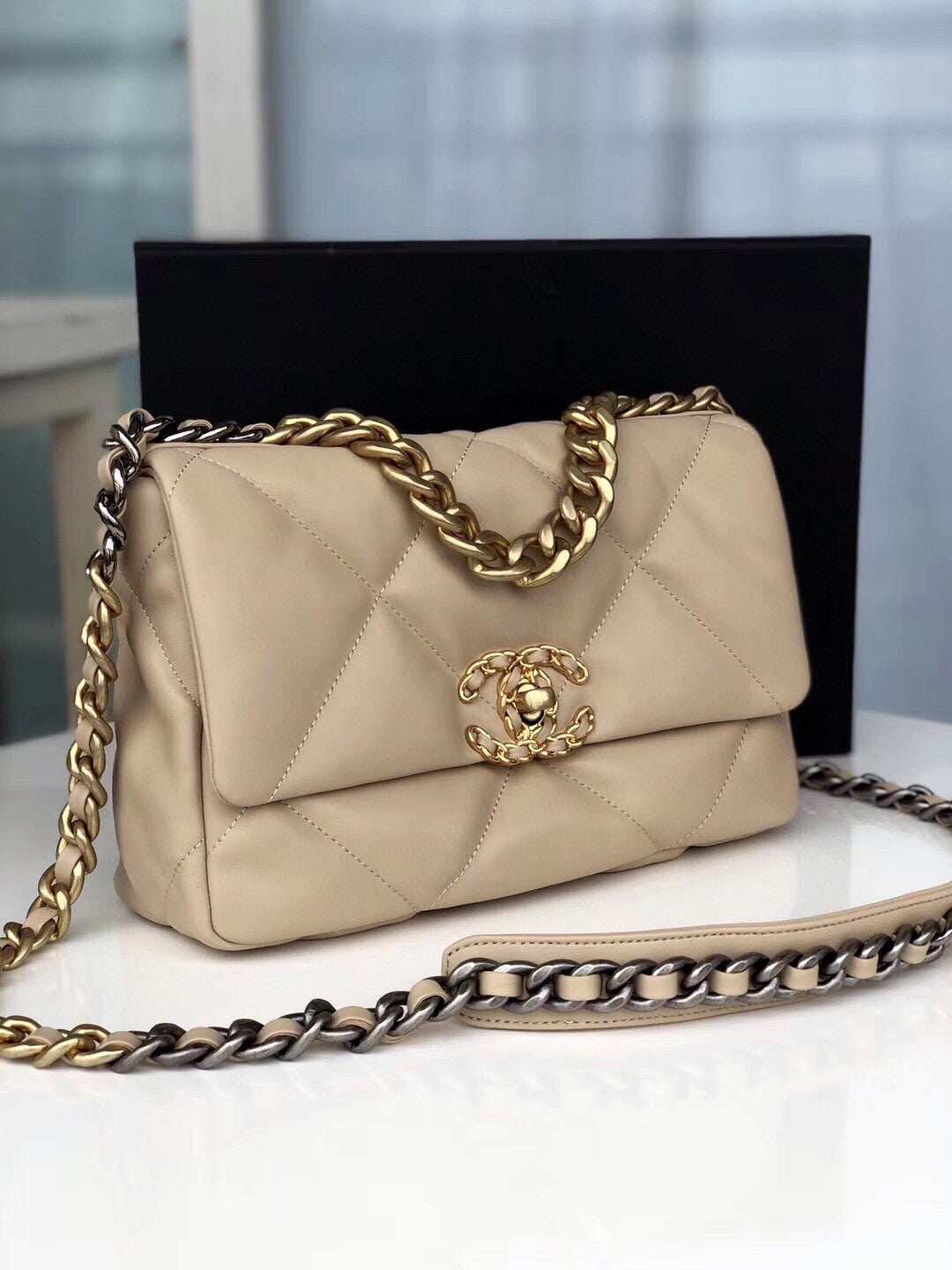 19 FLAP BAG CREAM GOATSKIN GOLD HARDWARE