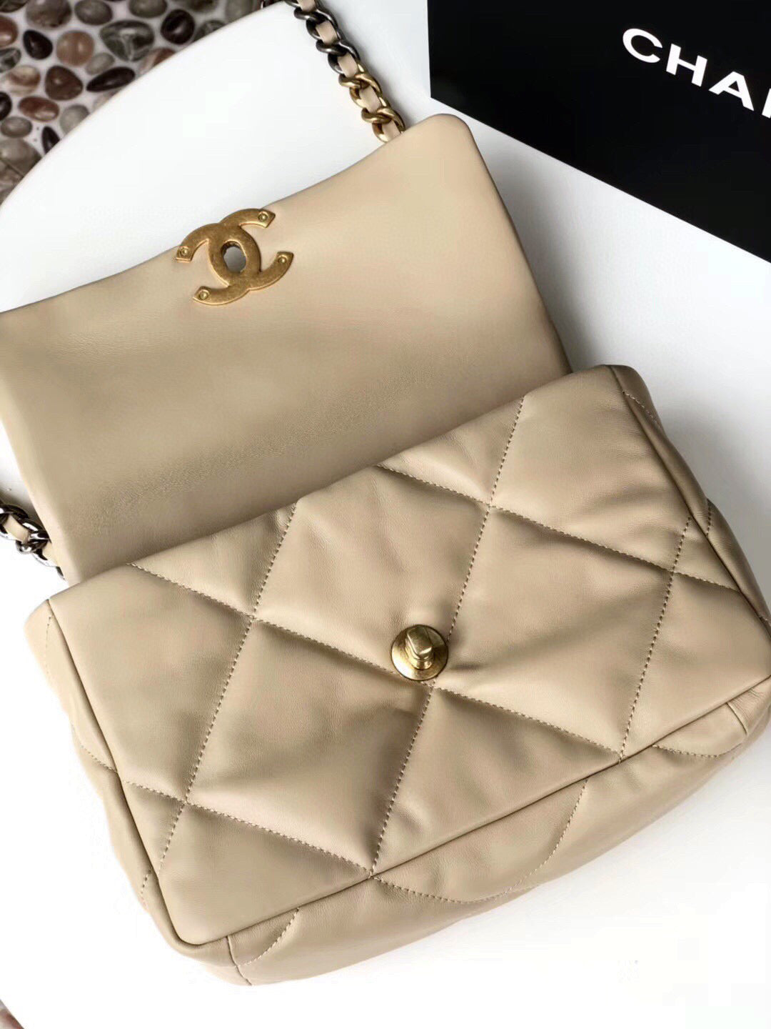 19 FLAP BAG CREAM GOATSKIN GOLD HARDWARE