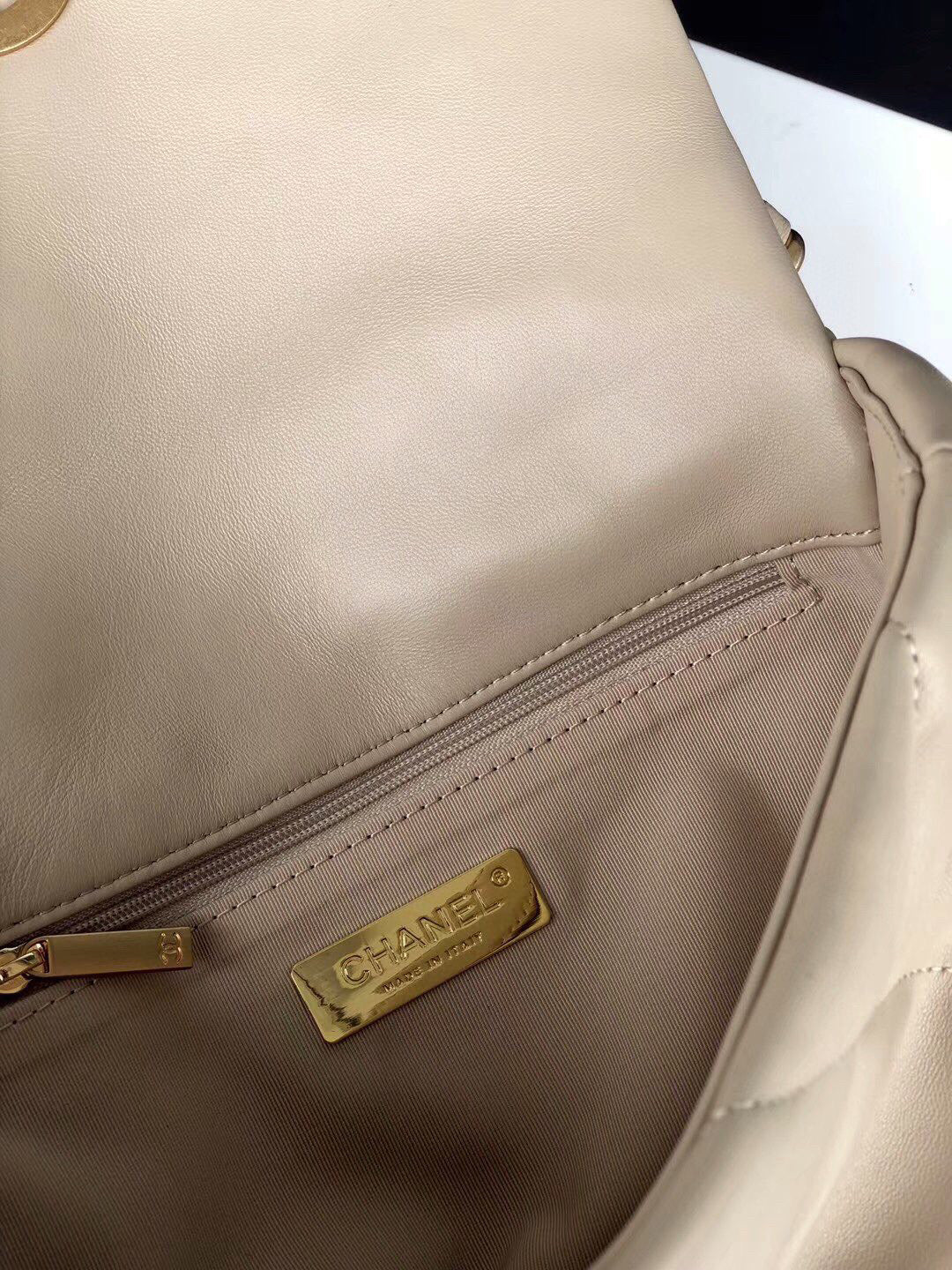 19 FLAP BAG CREAM GOATSKIN GOLD HARDWARE