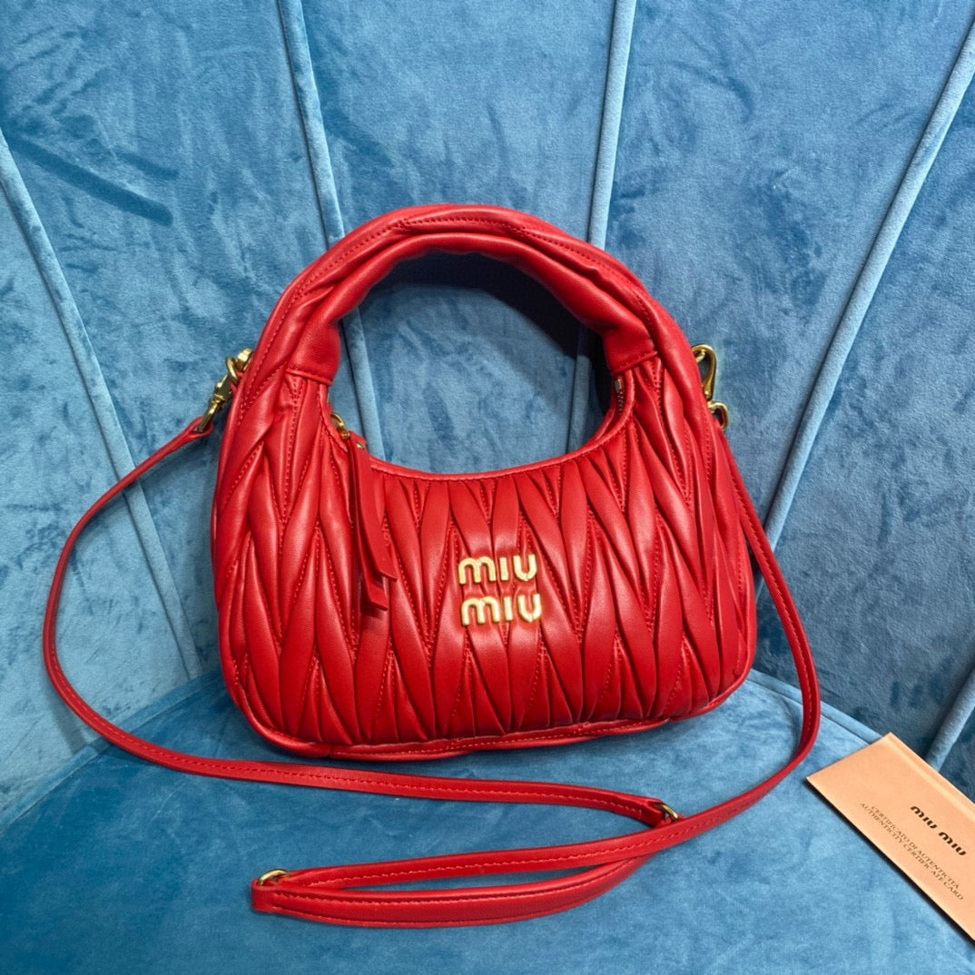 miu wander hobo medium 23cm red metalasse lambskin