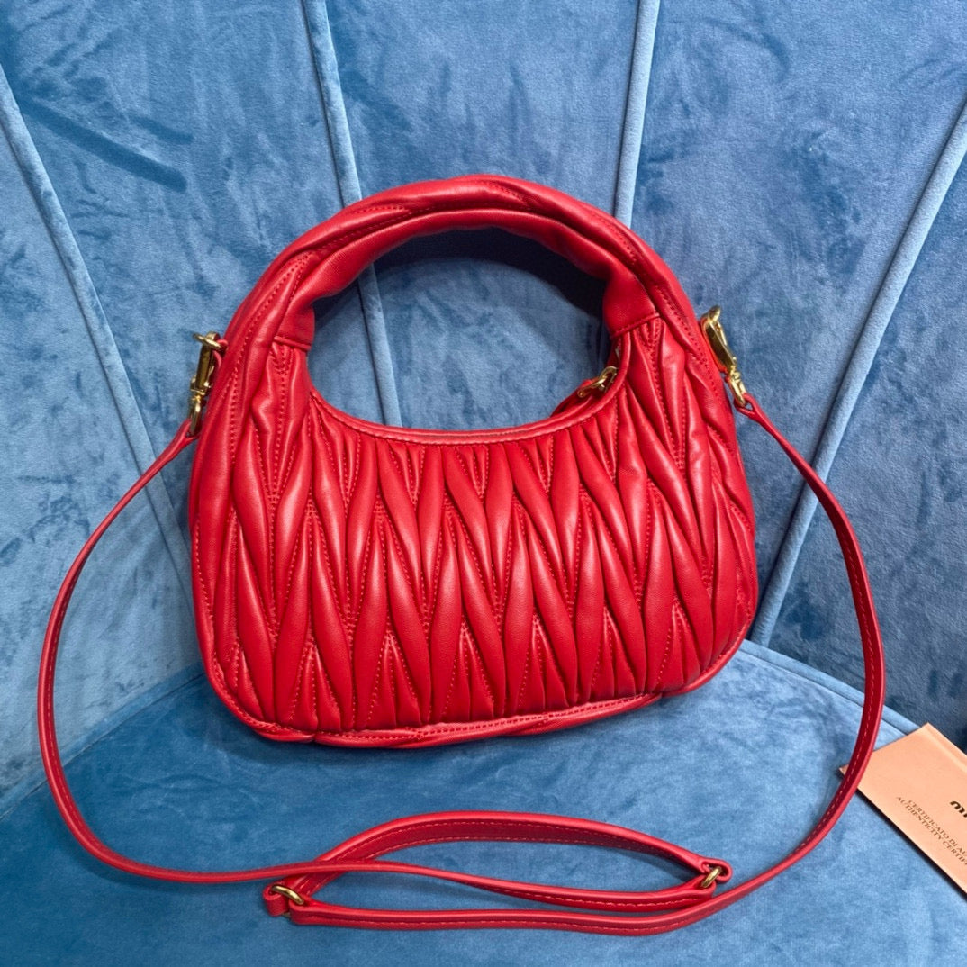 miu wander hobo medium 23cm red metalasse lambskin