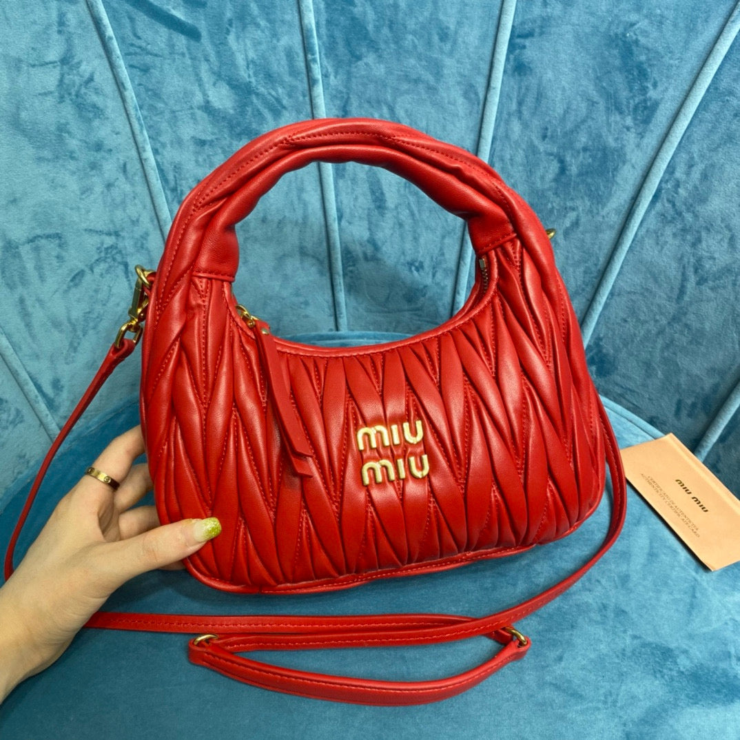 miu wander hobo medium 23cm red metalasse lambskin