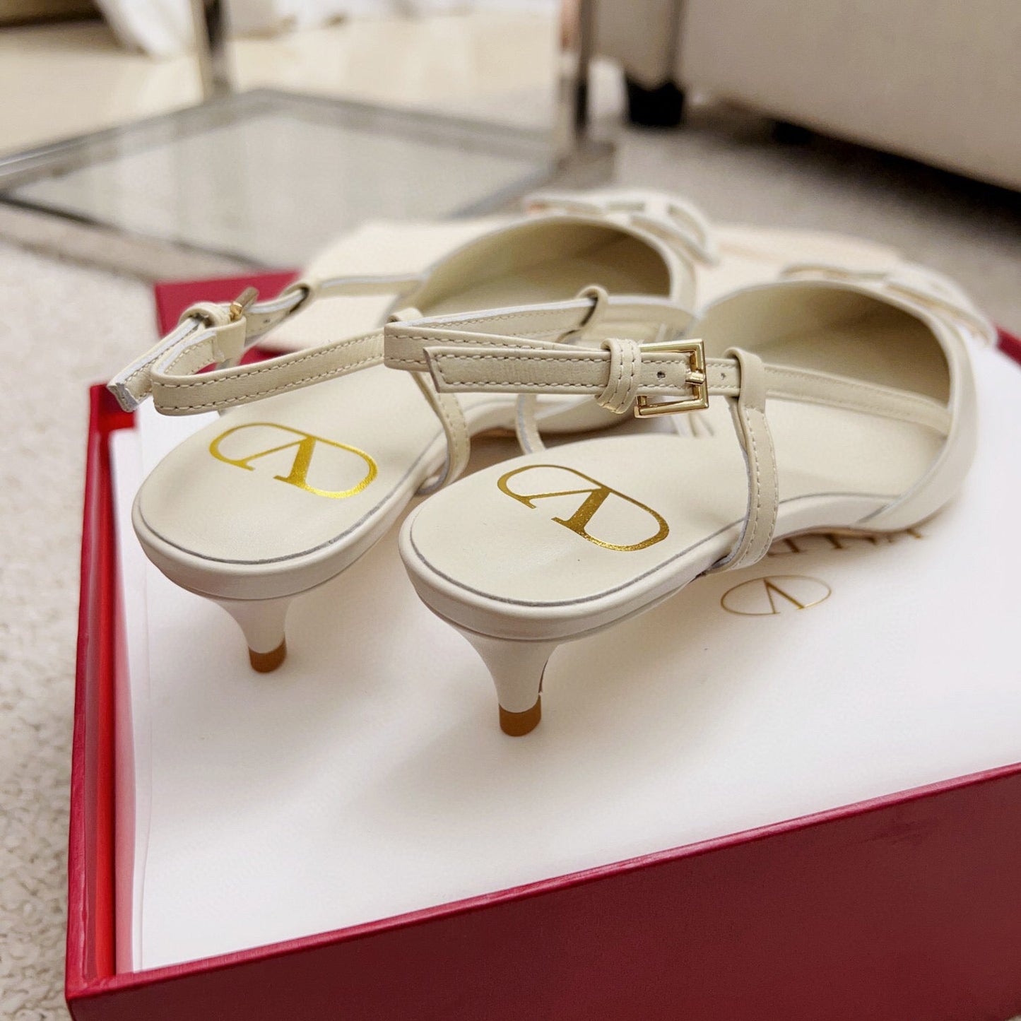 Valentin Vlogo Signature Slingback Ivory Calfskin