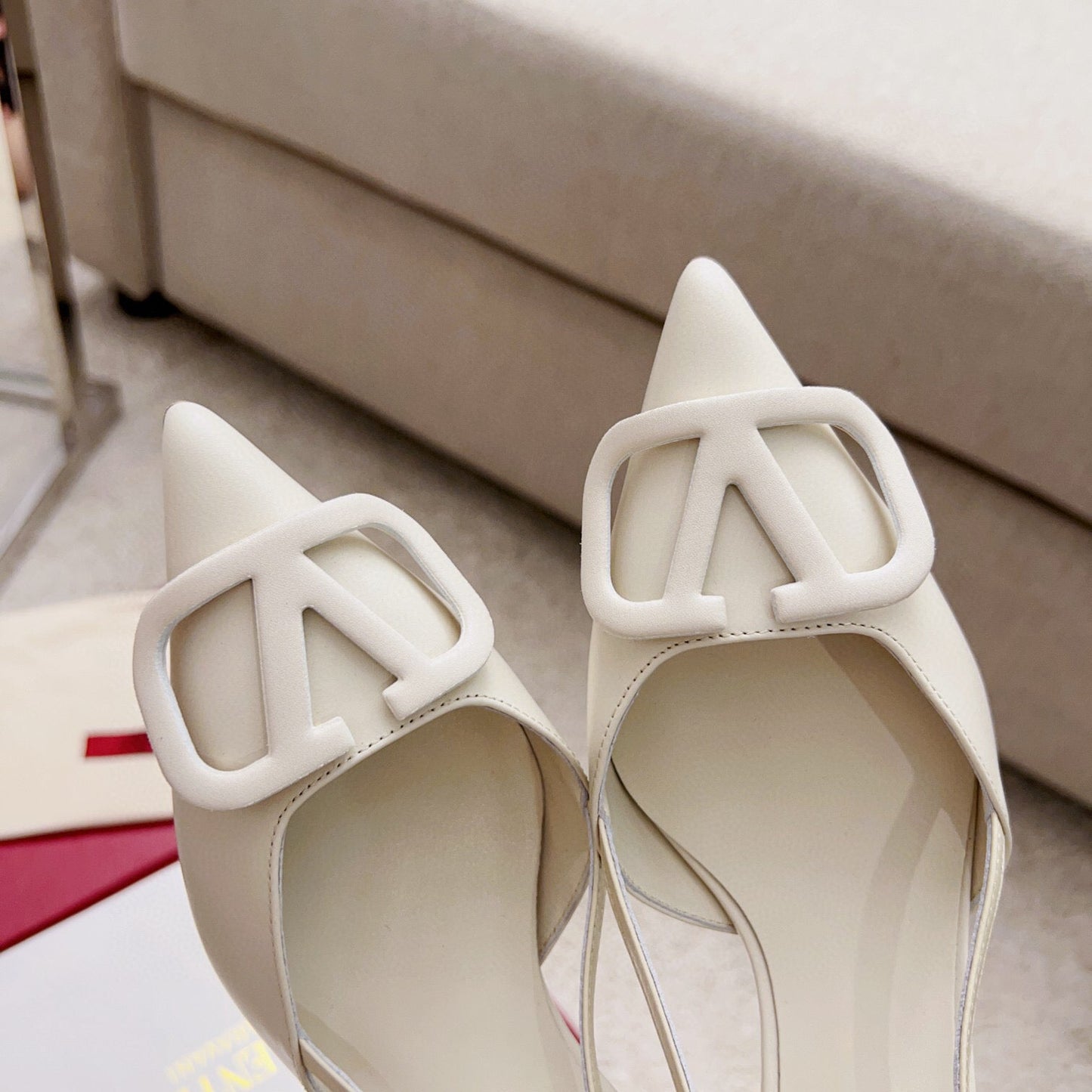 Valentin Vlogo Signature Slingback Ivory Calfskin