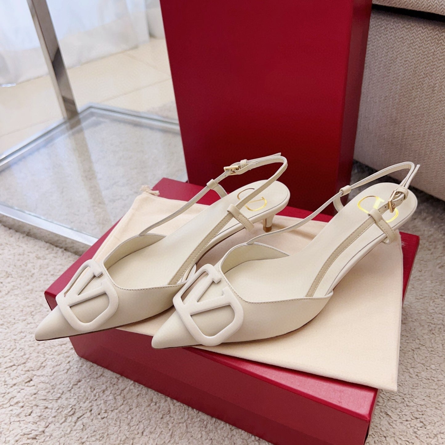 Valentin Vlogo Signature Slingback Ivory Calfskin