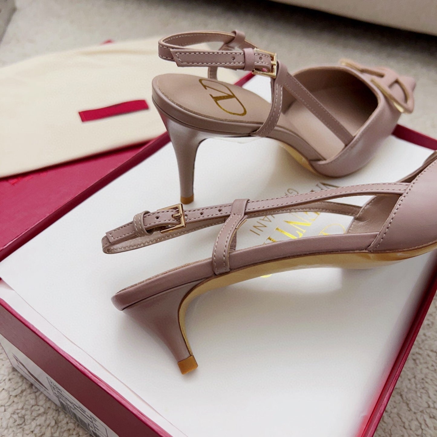 Valentin Vlogo Signature Slingback Rose Cannelle Calfskin