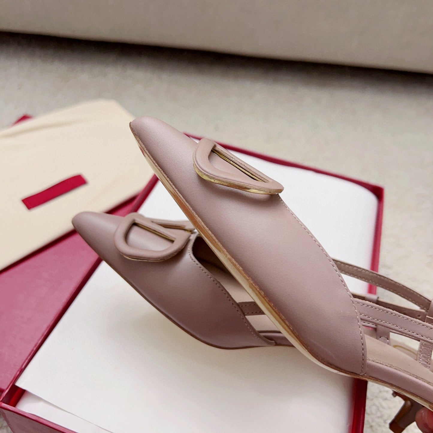 Valentin Vlogo Signature Slingback Rose Cannelle Calfskin