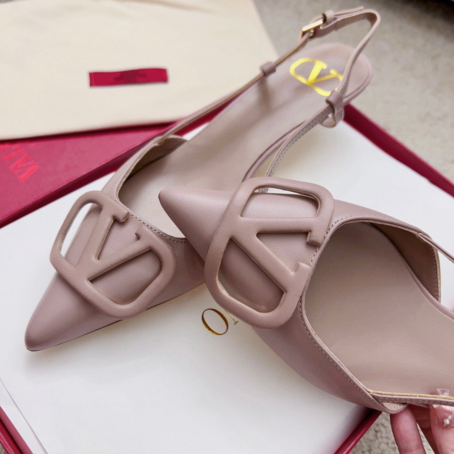 Valentin Vlogo Signature Slingback Rose Cannelle Calfskin