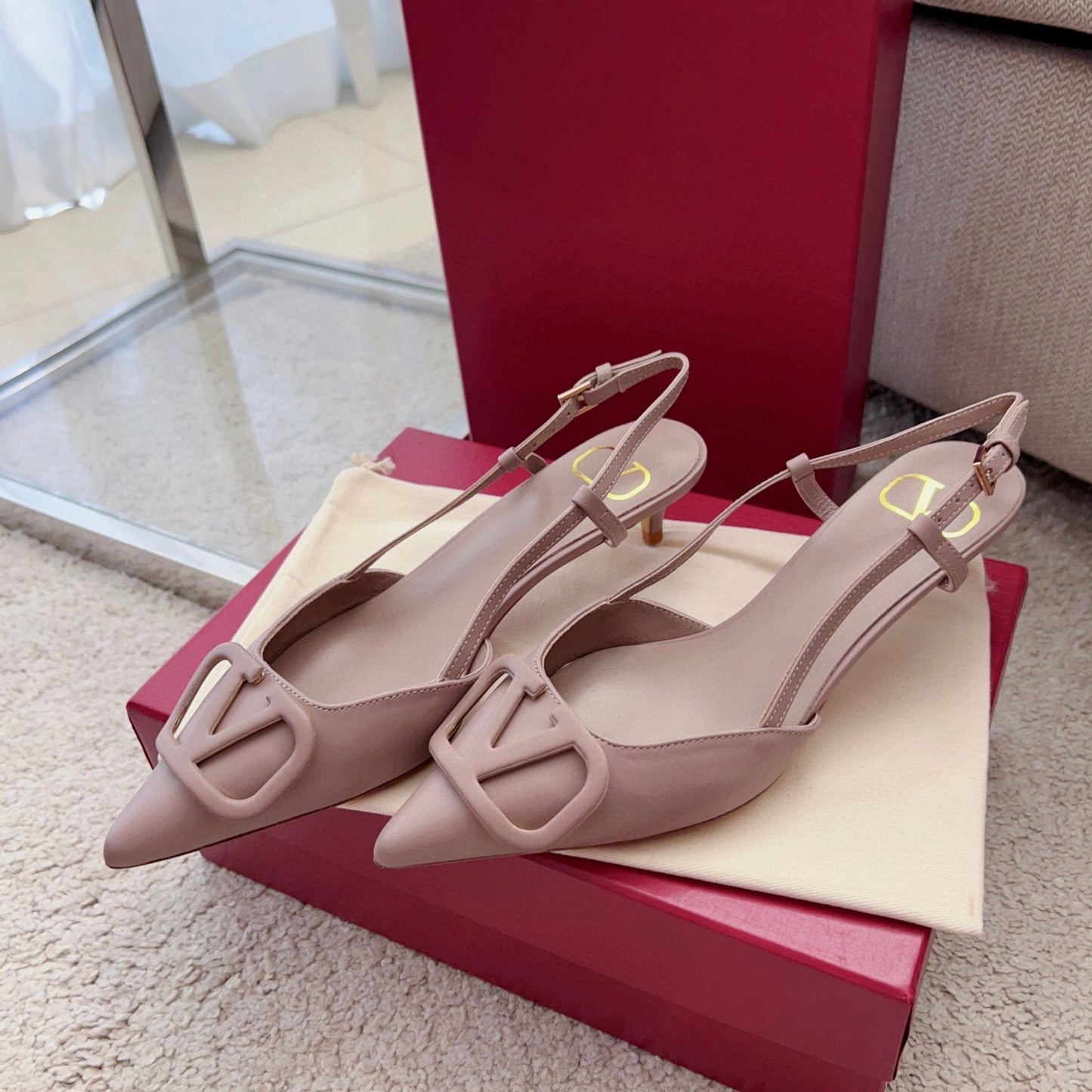 Valentin Vlogo Signature Slingback Rose Cannelle Calfskin