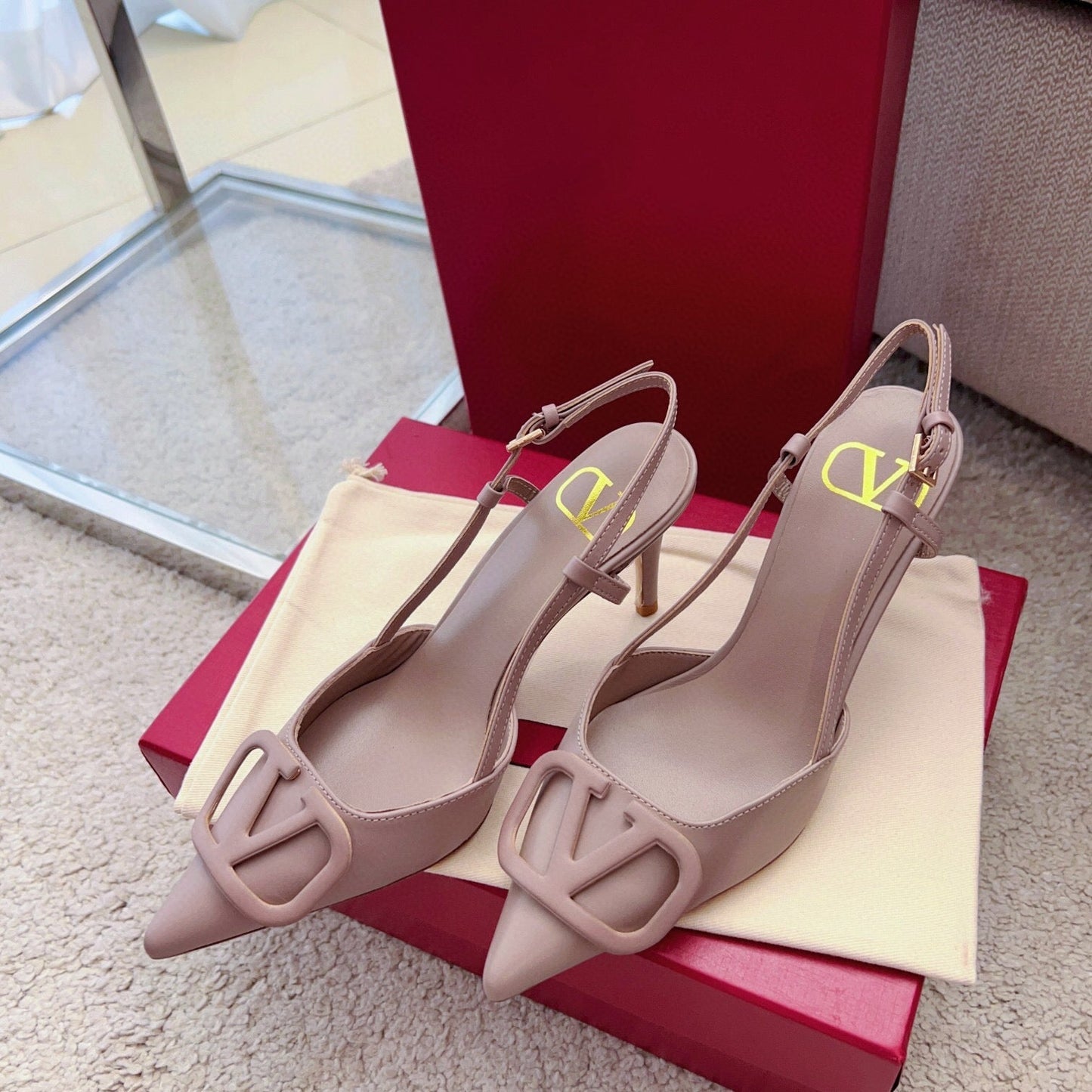 Valentin Vlogo Signature Slingback Rose Cannelle Calfskin