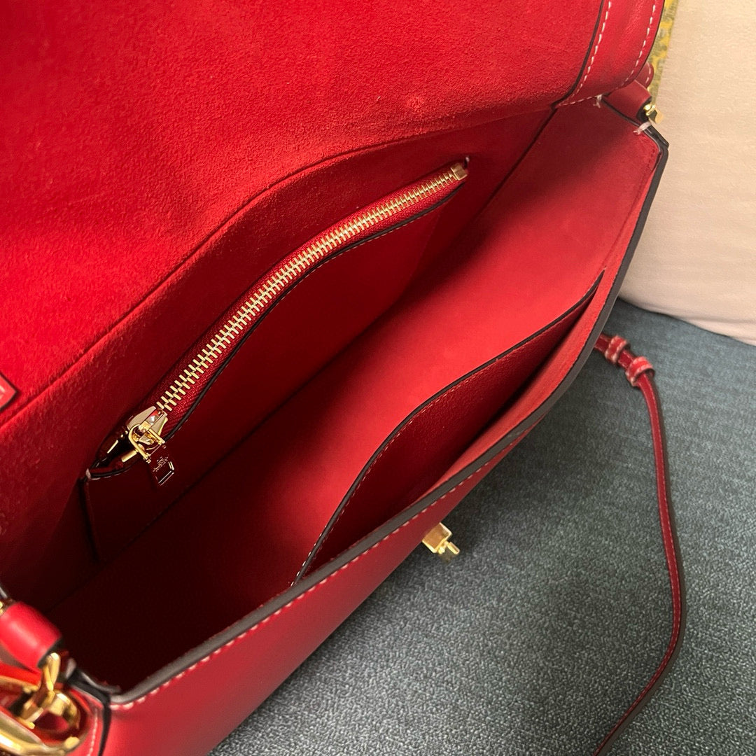 valenti garavani medium ohval 31cm red calskin