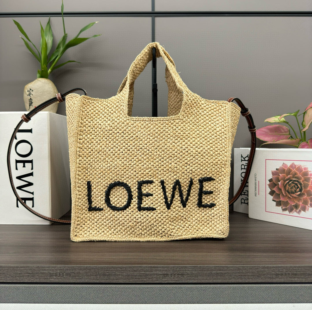 LOE MEDIUM 30 FONT TOTE IN NATURAL RAFFIA