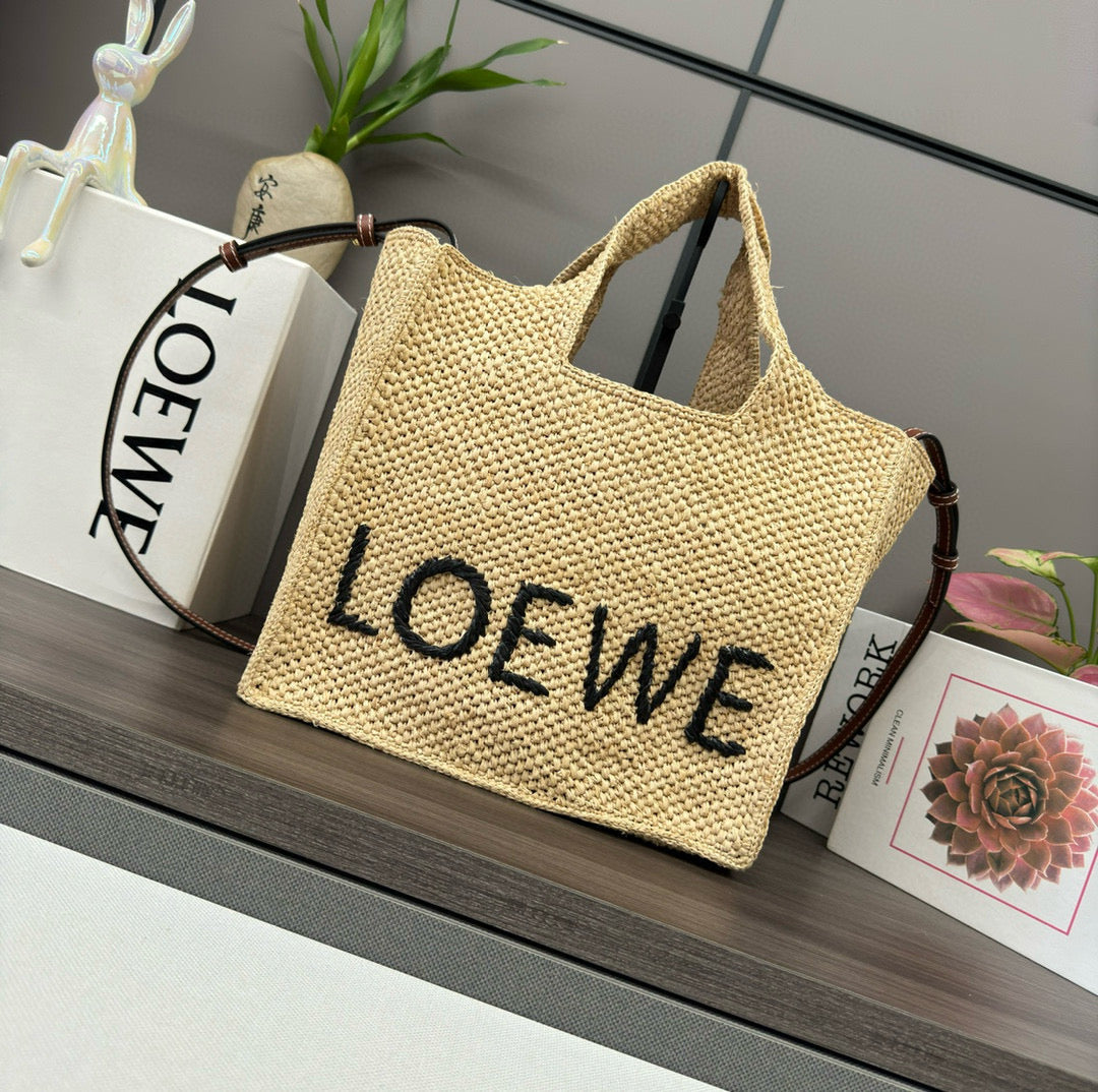 LOE MEDIUM 30 FONT TOTE IN NATURAL RAFFIA