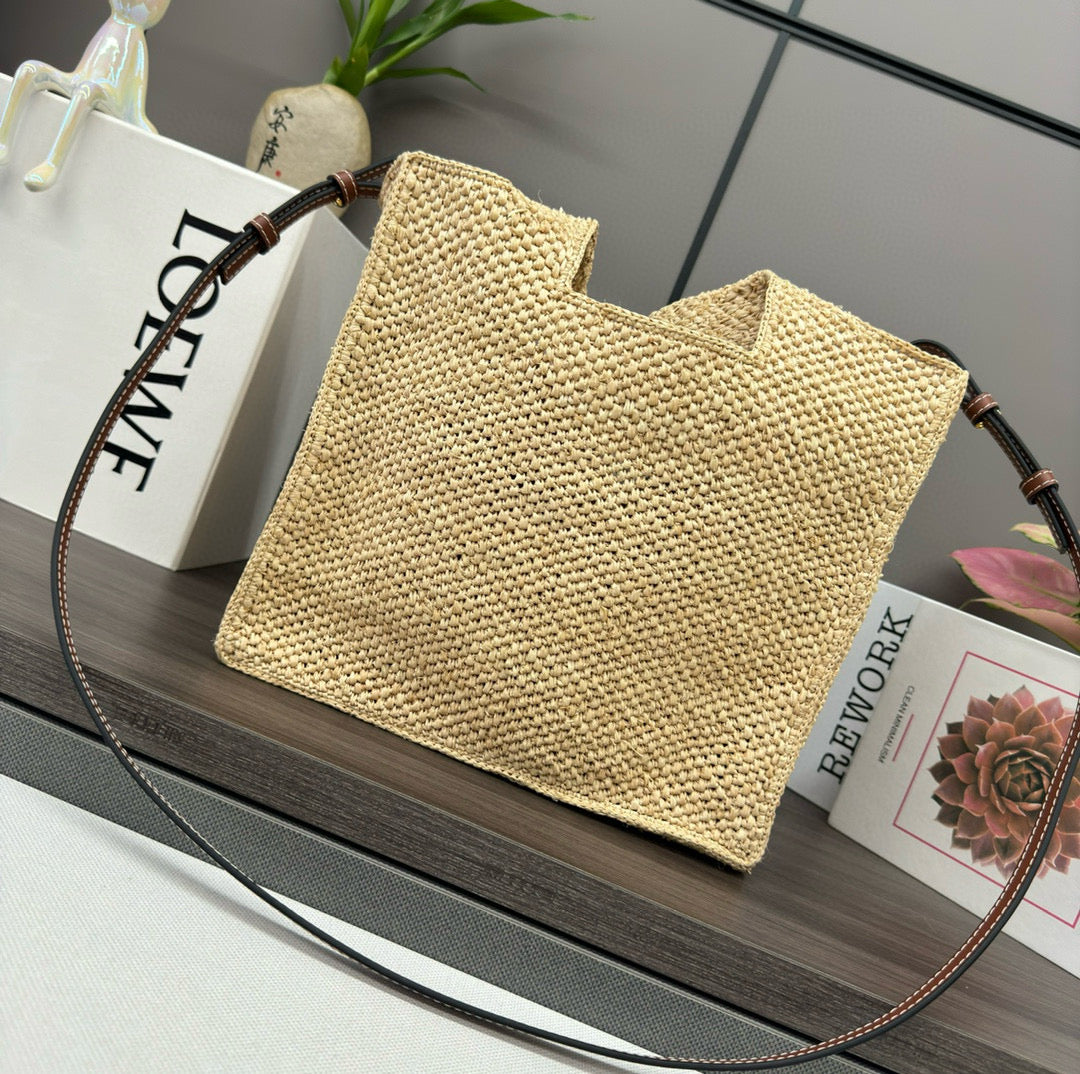 LOE MEDIUM 30 FONT TOTE IN NATURAL RAFFIA