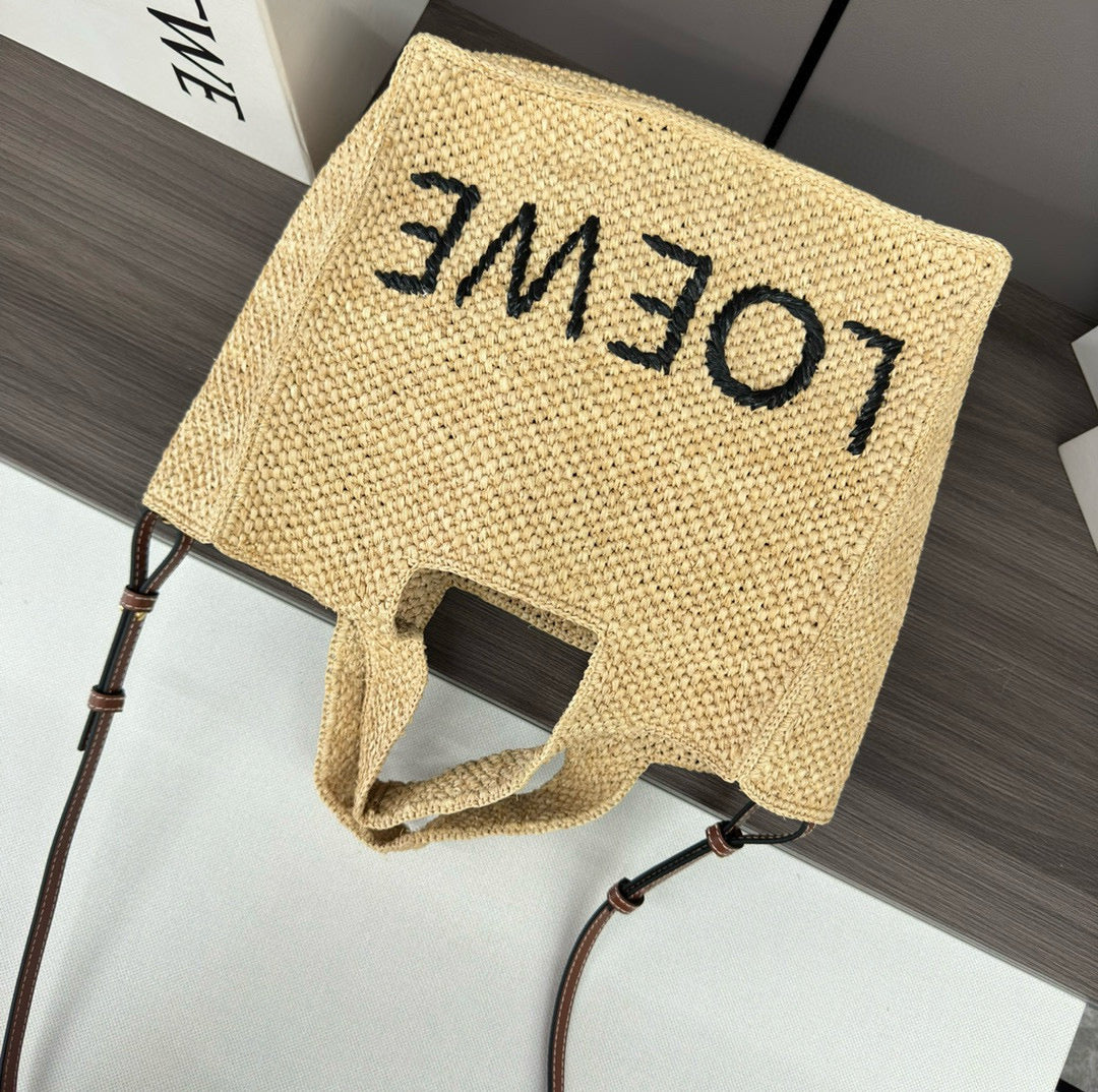 LOE MEDIUM 30 FONT TOTE IN NATURAL RAFFIA