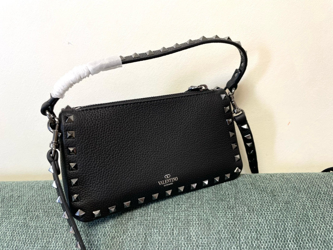 Small Rockstud Bag 19cm Black Grainy Calfskin