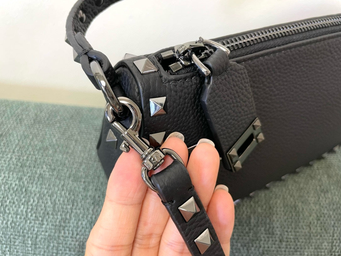 Small Rockstud Bag 19cm Black Grainy Calfskin