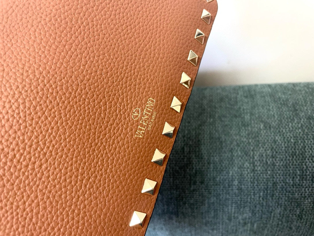 Small Rockstud Bag 19cm Brown Grainy Calfskin