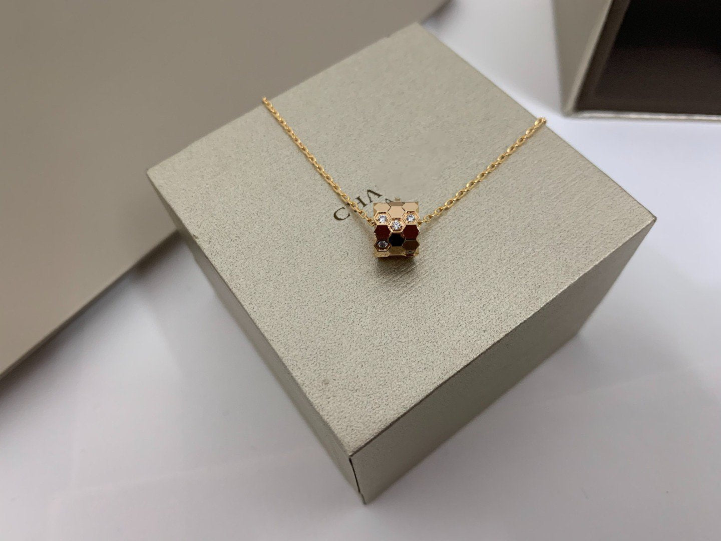 BEE LOVE DIAMOND NECKLACE