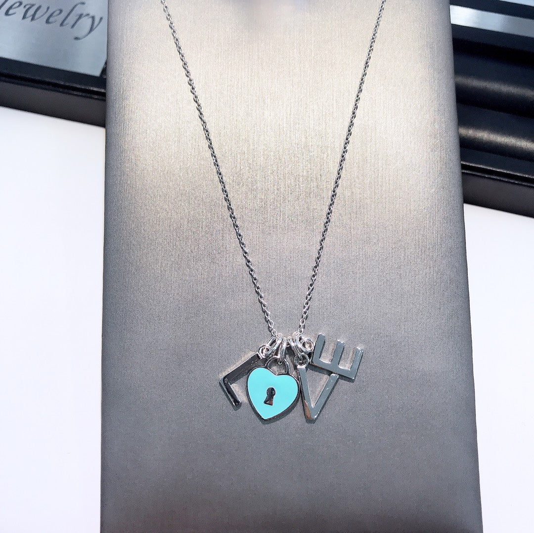 COLLAR LOVE PLATA NECKLACE